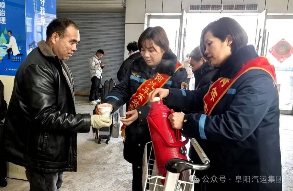 冰雪阻途 阜汽人溫情守護旅客